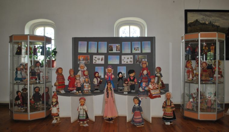 В музее А.Н.Радищева открылась выставка «Кукла – это средство вечно помнить детство»