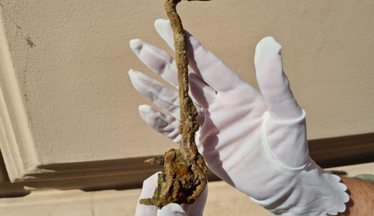 На месте дома Куприных в Гатчине найден дверной крючок