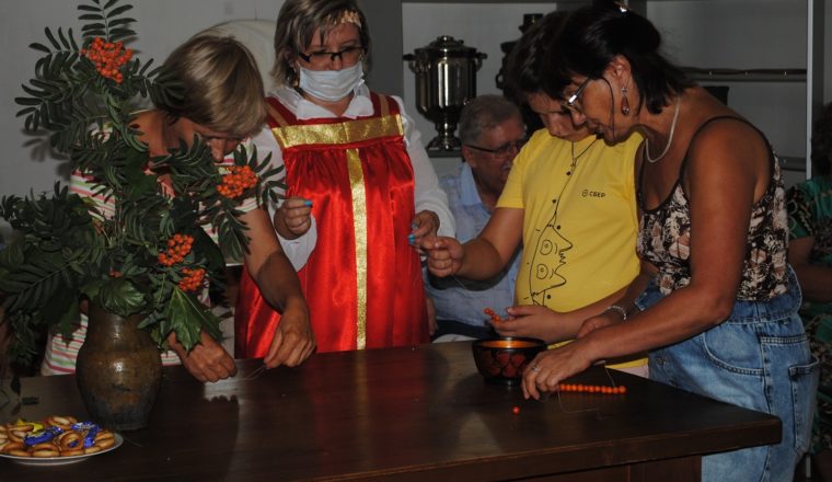 «Именины у рябины»