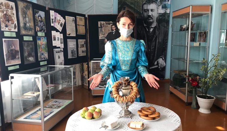 В музее учат встречать гостей