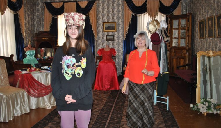 В музее А.Н.Радищева щеголяют в светских туалетах