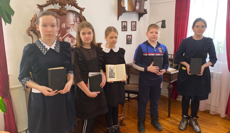 В День православной книги в музее Куприна дети читали произведения писателя