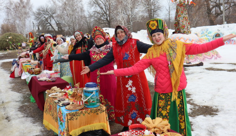 Пензенцы проводили зиму на Масленице в Радищево