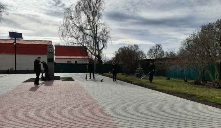 Акцию «Всероссийский день заботы о памятниках истории и культуры» в Наровчате поддержали сотрудники музея А. И. Куприна