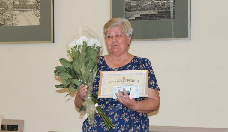 Сотрудник Литературного музея отмечает 75-летний юбилей