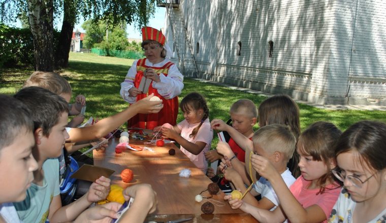 В музее А.Н.Радищева изготавливают обереги