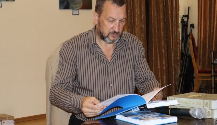 «Город верит»: член Всемирного клуба петербуржцев презентовал пензенцам свою книгу