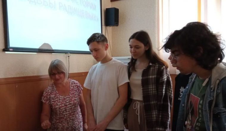 С музеем А.Н. Радищева знакомятся с экспонатами родовой церкви Радищевых