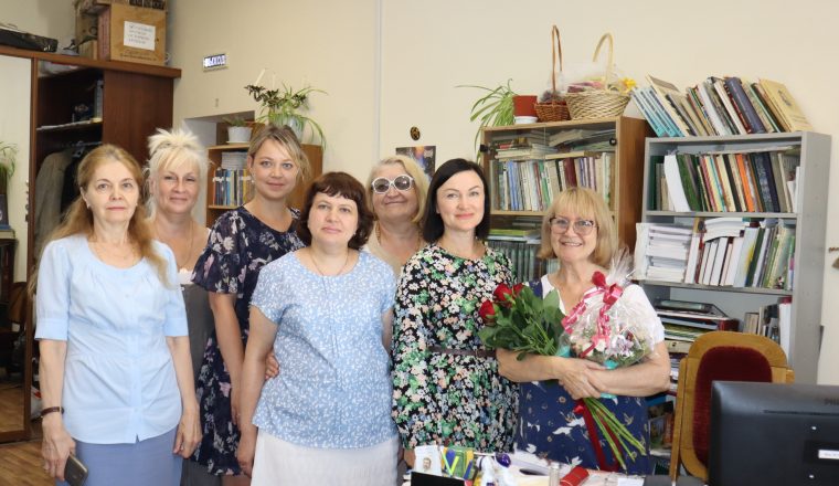 Научный сотрудник Т. А. Кайманова отметила 30-летие профессиональной деятельности в Литературном музее