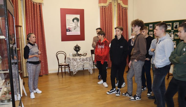 Студенты колледжа архитектуры и строительства посетили Литературный музей