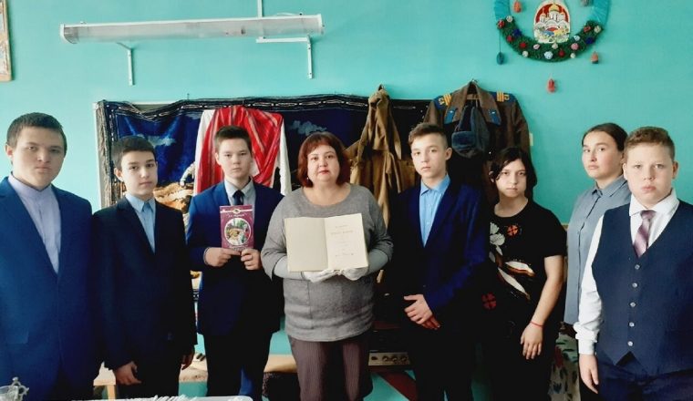 В школьном музее организована выставка из музея А.Н. Радищева