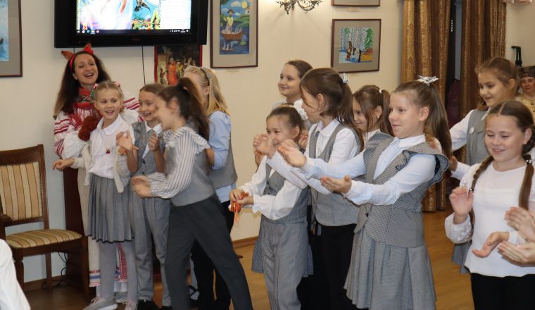 В Литературном музее поздравили гимназистов-именинников