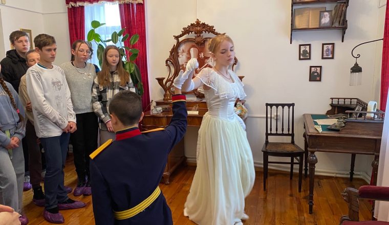 В гости к Куприным пришли ребята по «Пушкинской карте»