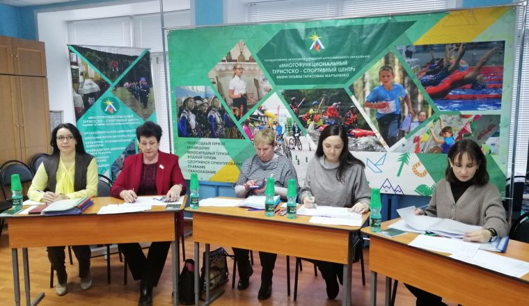 Сотрудники Литературного музея оценили работы школьников  на конференции «Земля родная»