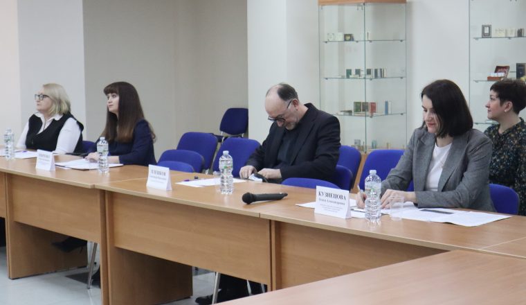 Сотрудники Литературного музея и Государственного музея истории белорусской литературы приняли участие в круглом столе