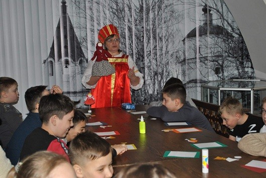 В музее А.Н. Радищева создают сувенир масленицы