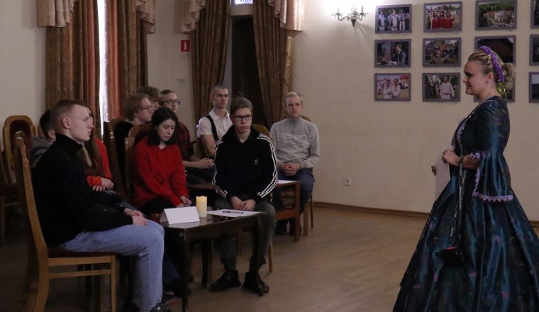 «Литпросвет»: Для пензенских студентов устроили интеллектуальный квиз «Вечер при свечах»