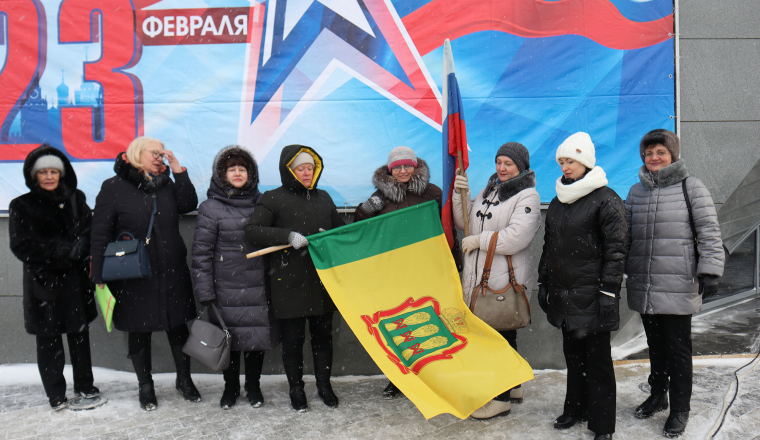Сотрудники Пензенского литературного музея приняли участие в митинг-концерте «Слава защитникам Отечества!»