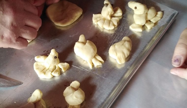 Мастер-класс по приготовлению жаворонков «Жаворонки прилетели!» прошёл в музее В.Г.Белинского