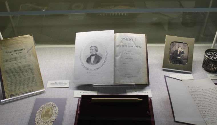 Карандаш «неистового Виссариона» представили на выставке в Саратове