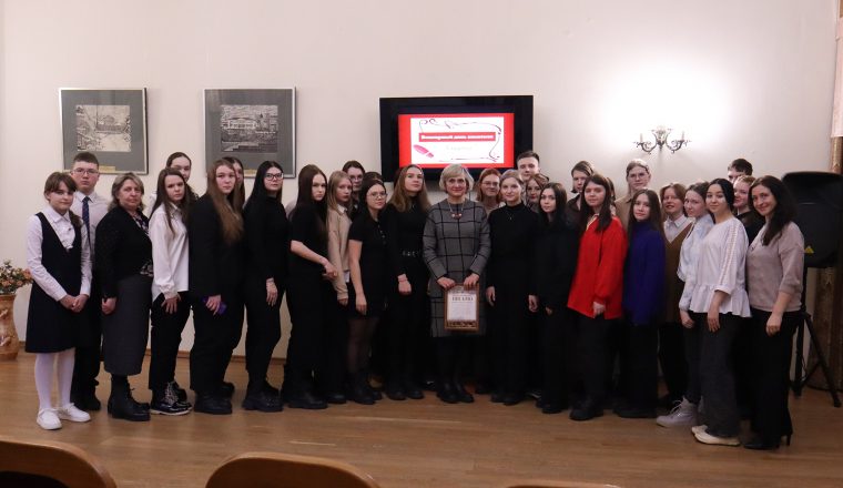 Поэт Татьяна Кадникова провела творческую встречу в Литературном музее