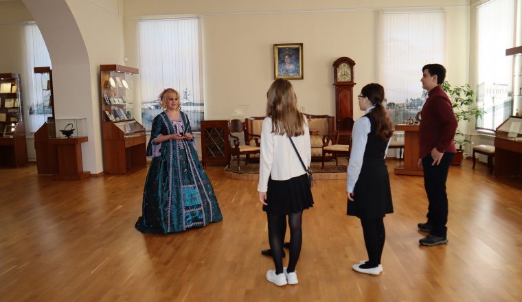 Пензенские школьники отправились в путешествие по Литературному музею