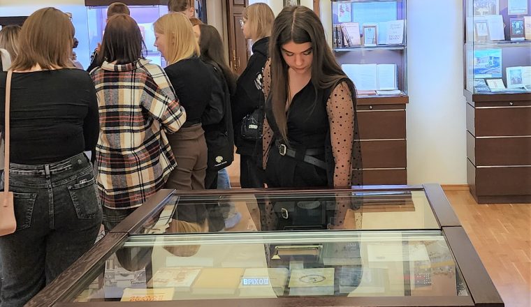 Пензенская молодежь проводит время с пользой для ума и души в Литературном музее