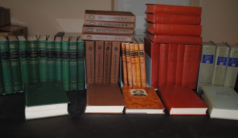 Фонды литературного Объединения пополнились мемориальной библиотекой писателя-земляка