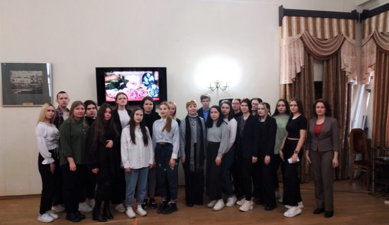 В Литературном музее для студентов открыли новую страницу биографии В. Маяковского