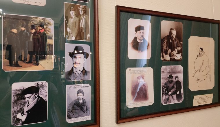 В Литературном музее открыли новую выставку головных уборов