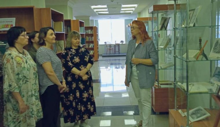 Библиотека им. М.Ю. Лермонтова принимала выставку «Мы все – прямые его воспитанники» из фондов Литературного музея