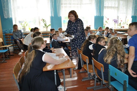 Сотрудники музея А.Н. Радищева знакомят с книжным фондом