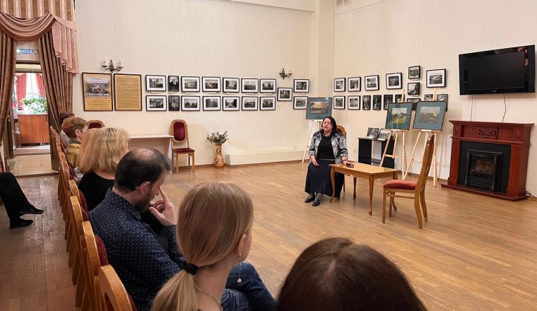 Специалисты Литературного музея готовятся к сдаче квалификационного экзамена по аттестации экскурсоводов