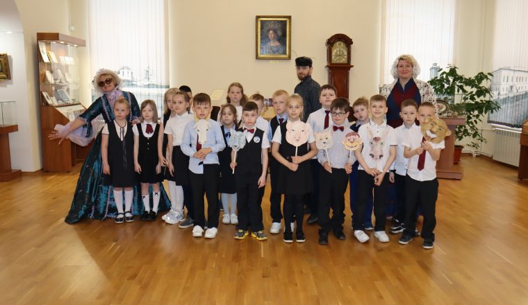 В Литературном музее сегодня ожили персонажи известного баснописца И.А. Крылова