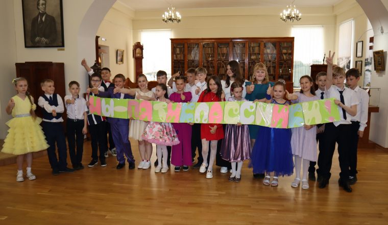 Череду выпускных вечеров в Пензенском литературном музее открыла православная гимназия