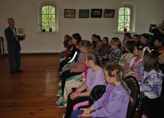 Сотрудники музея А.Н. Радищева рассказывают о В.Г. Белинском воспитанникам пришкольных лагерей Кузнецкого района