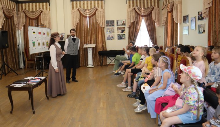 В преддверии Дня России детям рассказали о государственных символах