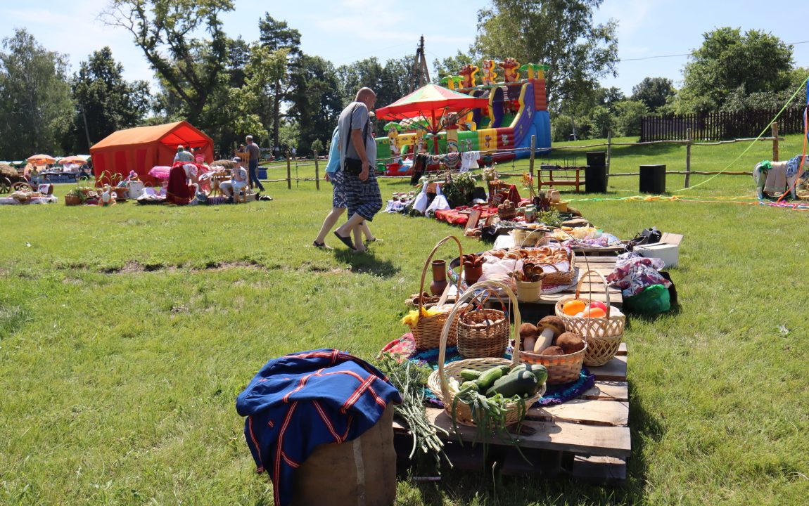 “ТИХВИНСКАЯ ЯРМАРКА” СОБИРАЕТ В РАДИЩЕВО ВСЁ БОЛЬШЕ ЛЮДЕЙ