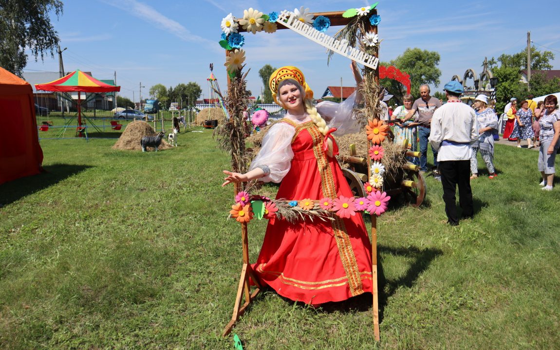 “ТИХВИНСКАЯ ЯРМАРКА” СОБИРАЕТ В РАДИЩЕВО ВСЁ БОЛЬШЕ ЛЮДЕЙ