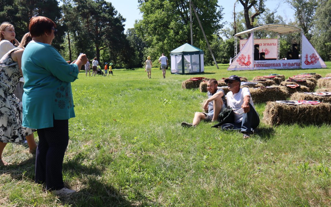 “ТИХВИНСКАЯ ЯРМАРКА” СОБИРАЕТ В РАДИЩЕВО ВСЁ БОЛЬШЕ ЛЮДЕЙ
