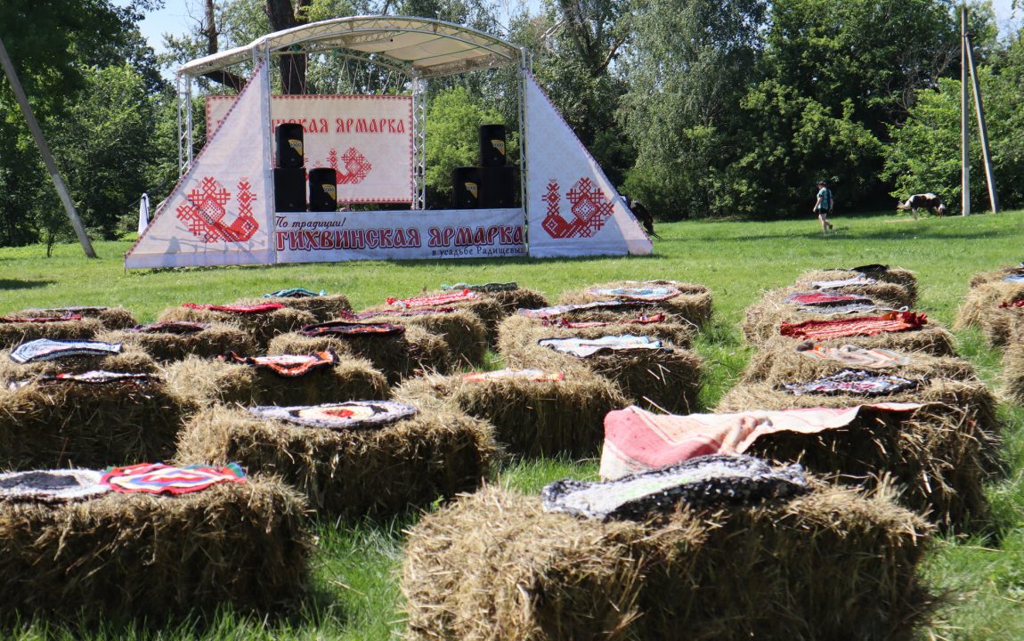 “ТИХВИНСКАЯ ЯРМАРКА” СОБИРАЕТ В РАДИЩЕВО ВСЁ БОЛЬШЕ ЛЮДЕЙ