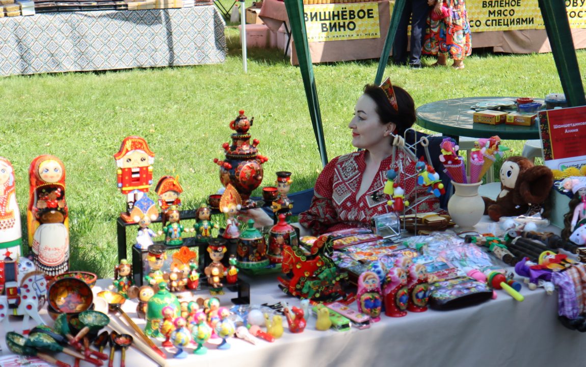 “ТИХВИНСКАЯ ЯРМАРКА” СОБИРАЕТ В РАДИЩЕВО ВСЁ БОЛЬШЕ ЛЮДЕЙ