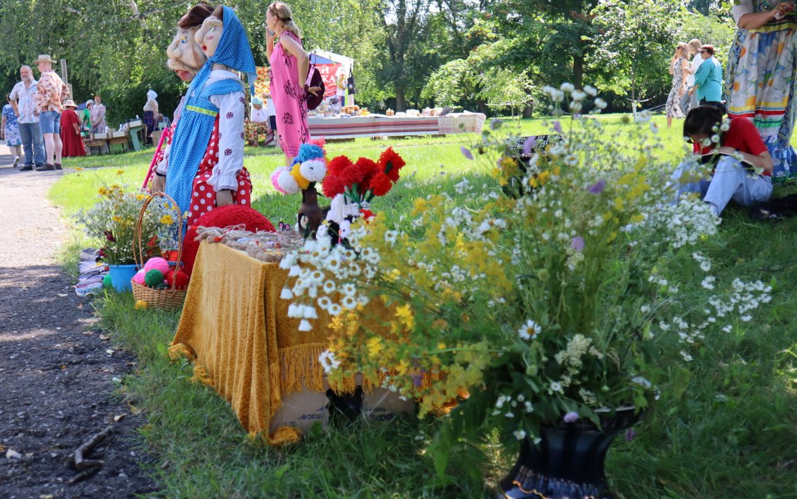 “ТИХВИНСКАЯ ЯРМАРКА” СОБИРАЕТ В РАДИЩЕВО ВСЁ БОЛЬШЕ ЛЮДЕЙ