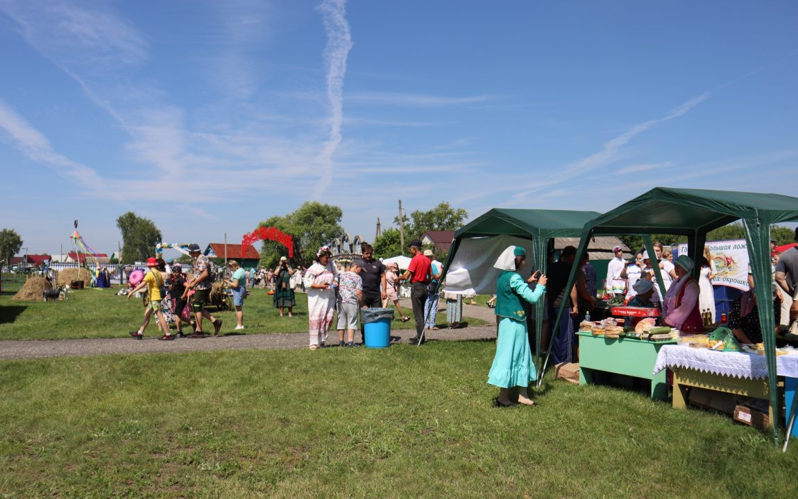 “ТИХВИНСКАЯ ЯРМАРКА” СОБИРАЕТ В РАДИЩЕВО ВСЁ БОЛЬШЕ ЛЮДЕЙ