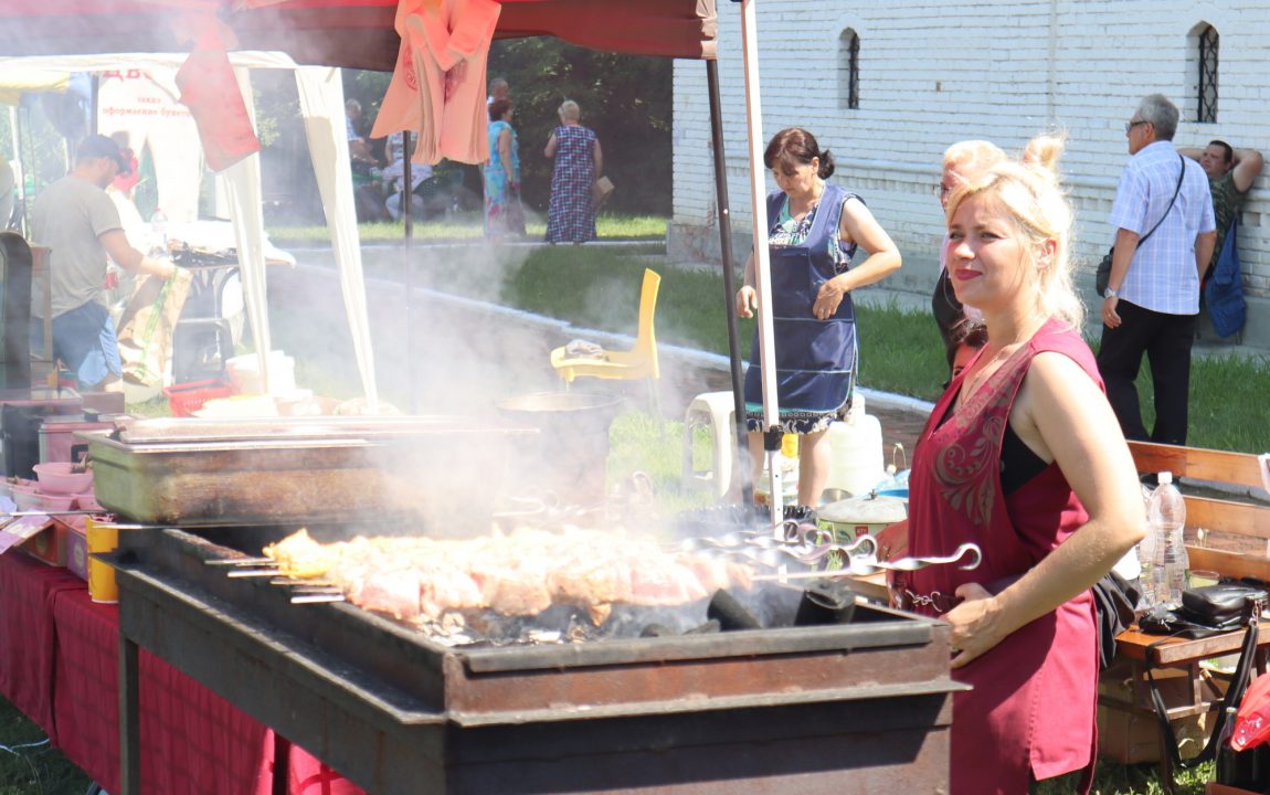 “ТИХВИНСКАЯ ЯРМАРКА” СОБИРАЕТ В РАДИЩЕВО ВСЁ БОЛЬШЕ ЛЮДЕЙ