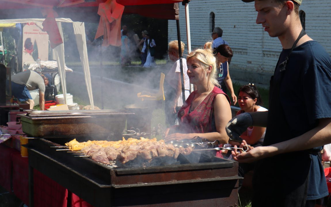 “ТИХВИНСКАЯ ЯРМАРКА” СОБИРАЕТ В РАДИЩЕВО ВСЁ БОЛЬШЕ ЛЮДЕЙ