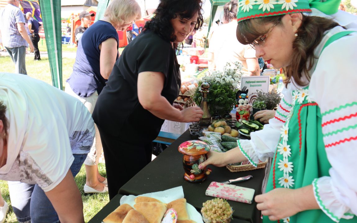 “ТИХВИНСКАЯ ЯРМАРКА” СОБИРАЕТ В РАДИЩЕВО ВСЁ БОЛЬШЕ ЛЮДЕЙ