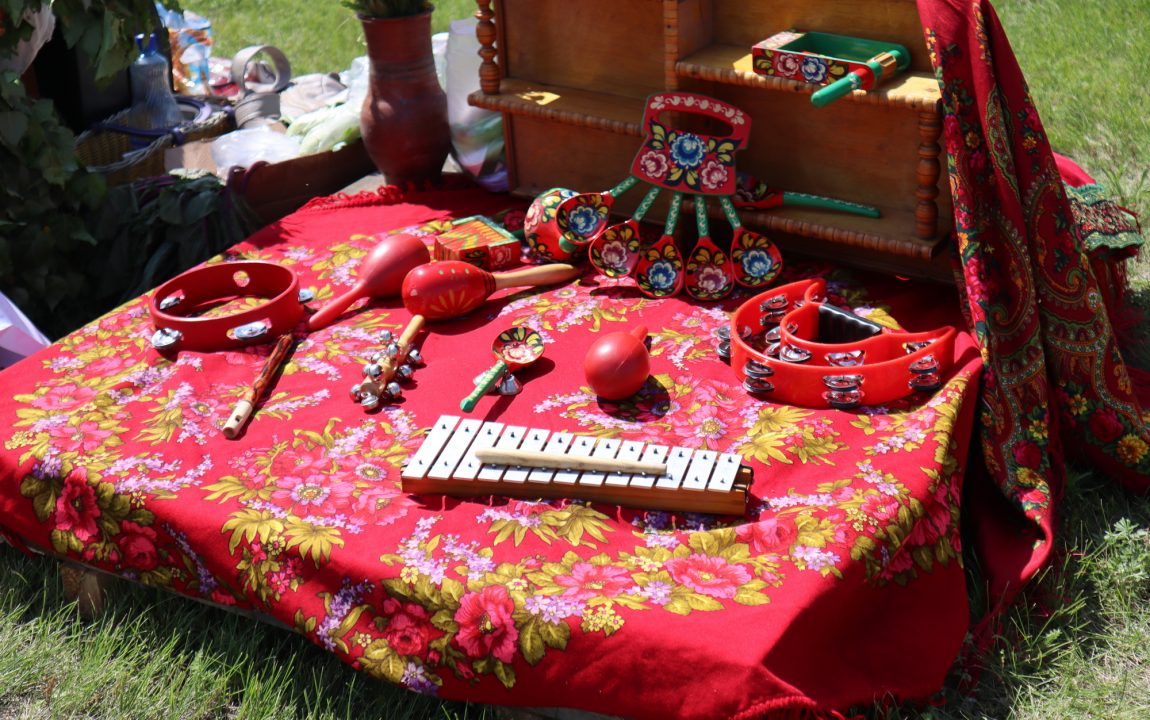 “ТИХВИНСКАЯ ЯРМАРКА” СОБИРАЕТ В РАДИЩЕВО ВСЁ БОЛЬШЕ ЛЮДЕЙ