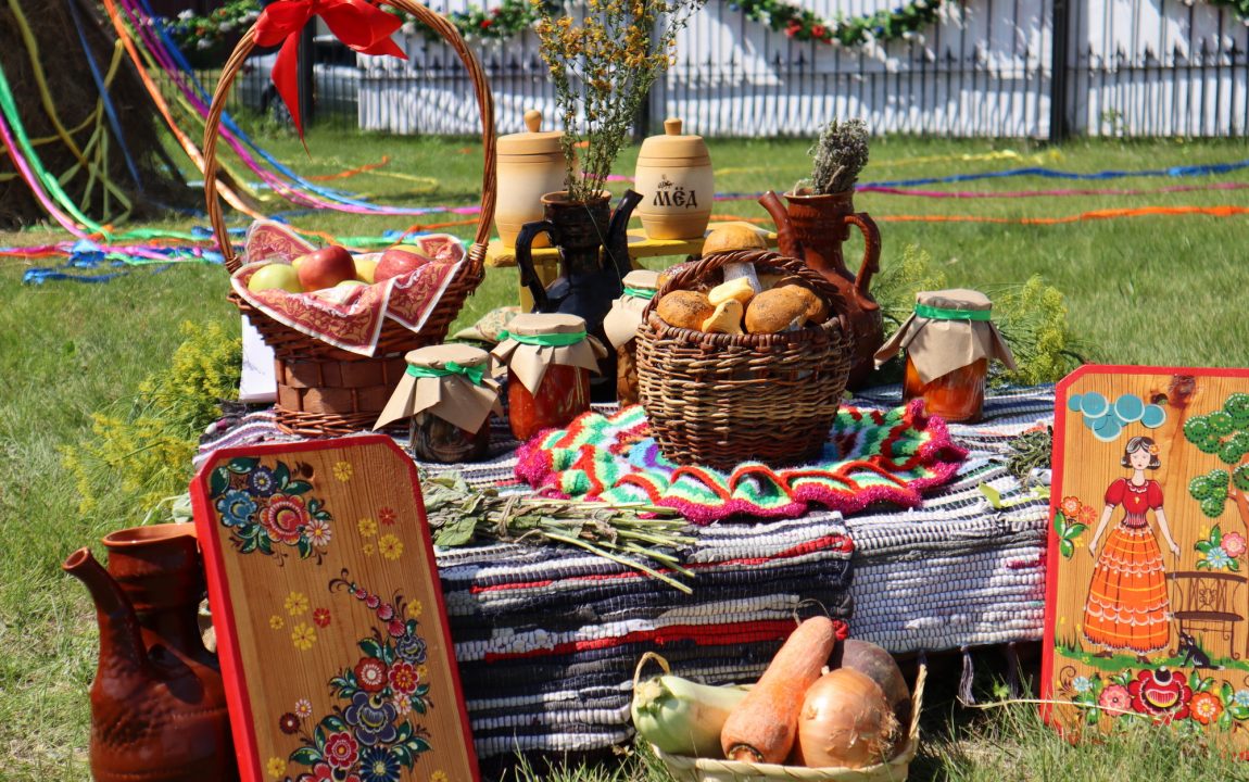 “ТИХВИНСКАЯ ЯРМАРКА” СОБИРАЕТ В РАДИЩЕВО ВСЁ БОЛЬШЕ ЛЮДЕЙ