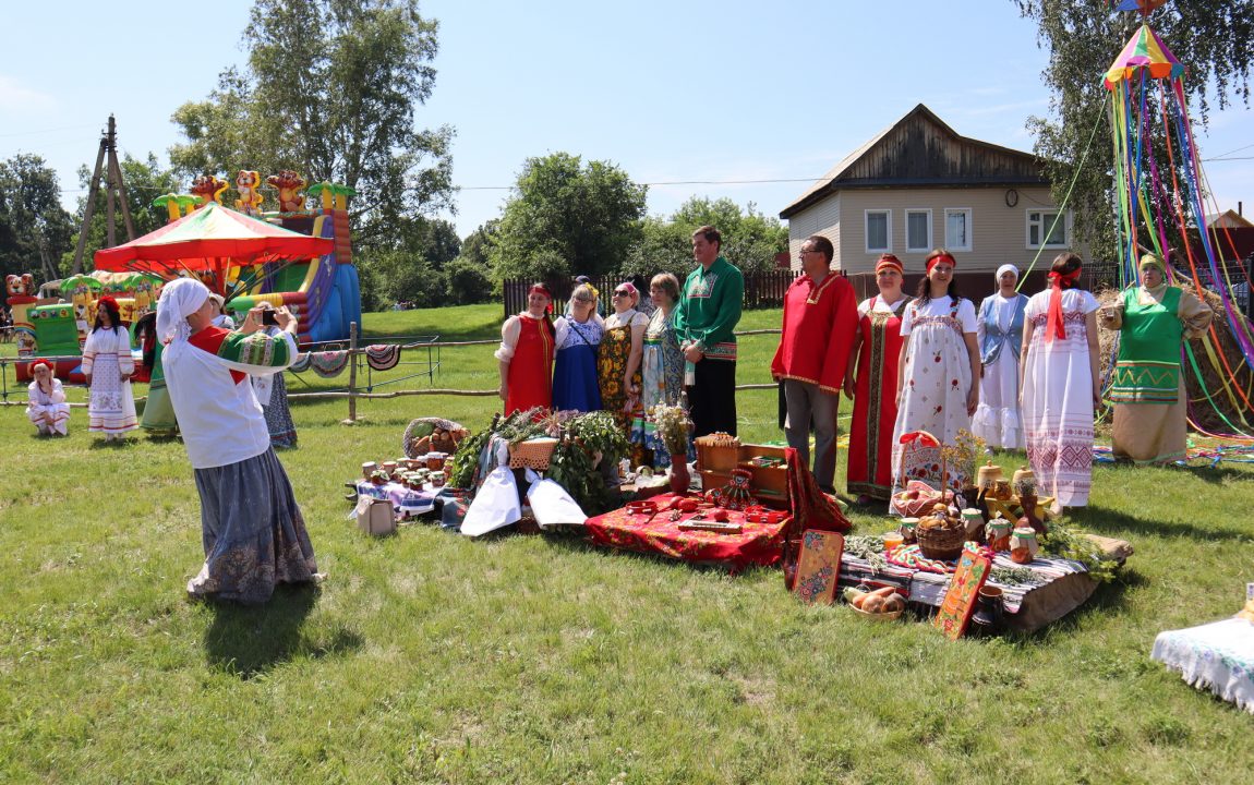 “ТИХВИНСКАЯ ЯРМАРКА” СОБИРАЕТ В РАДИЩЕВО ВСЁ БОЛЬШЕ ЛЮДЕЙ